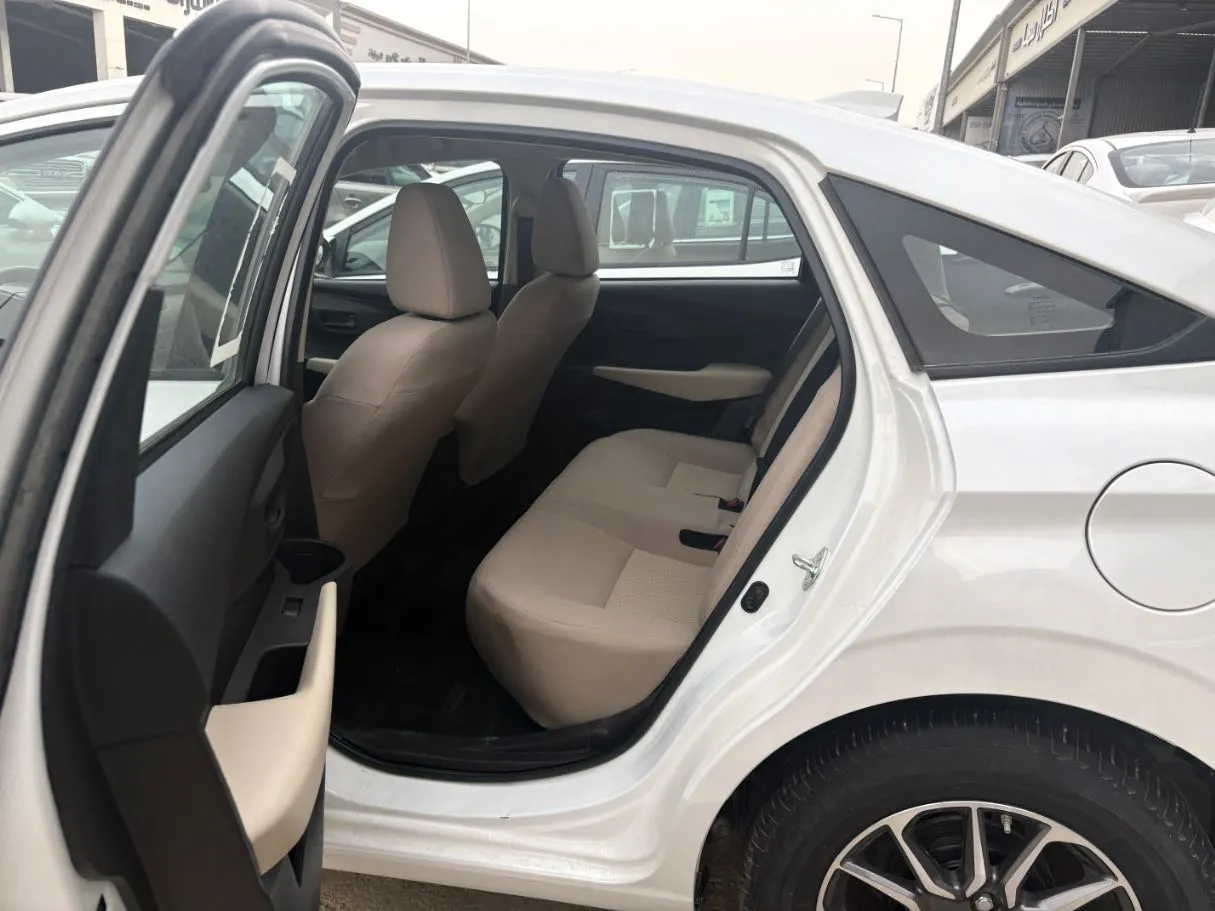 Car image 15