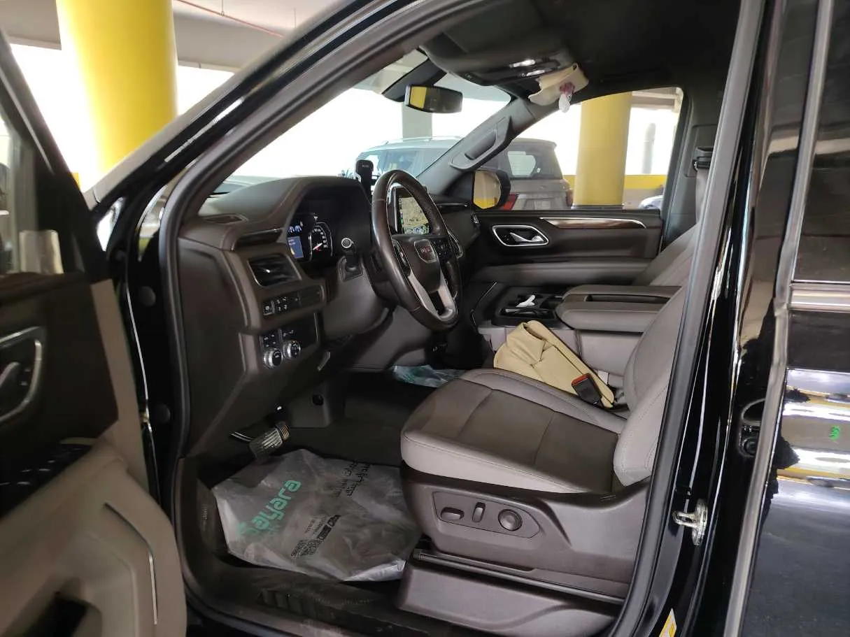 Car image 12