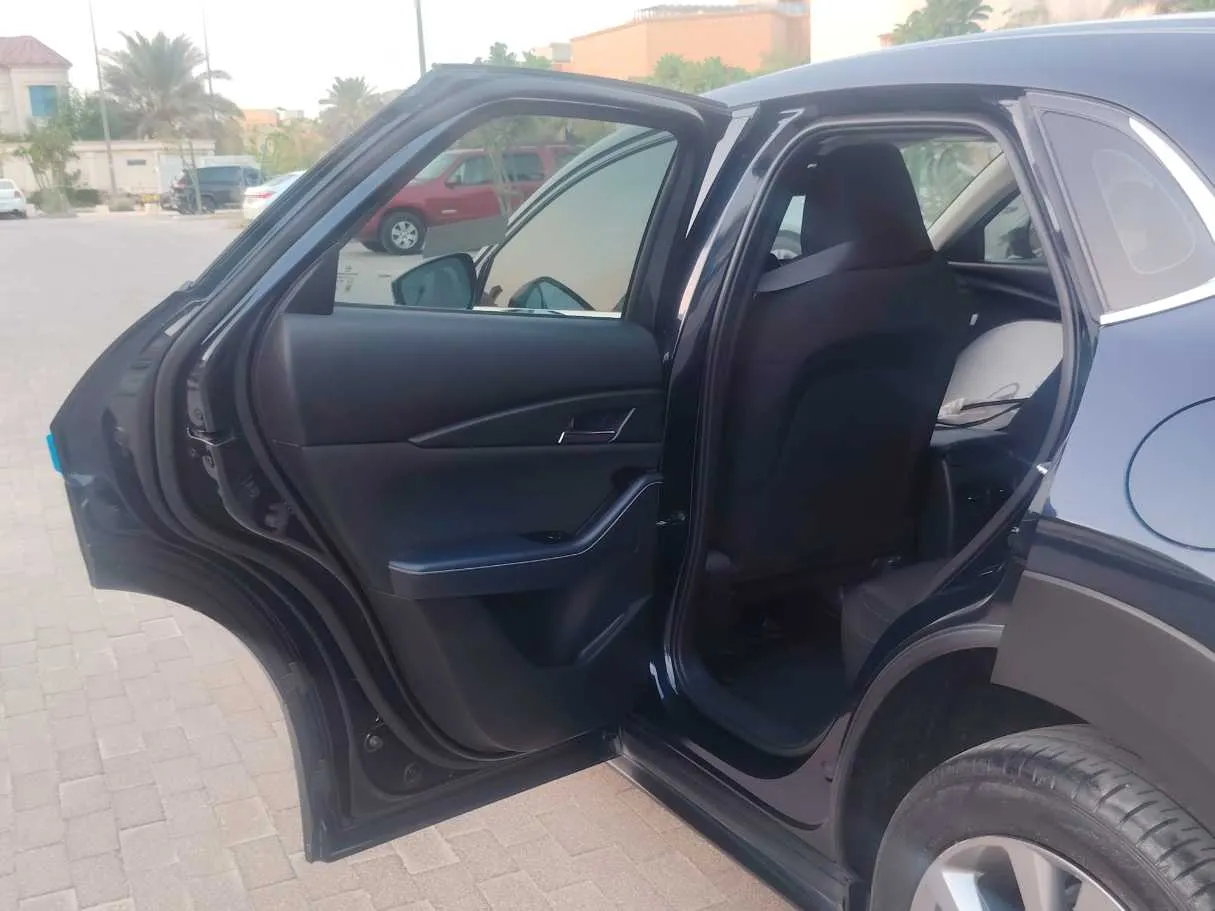 Car image 13