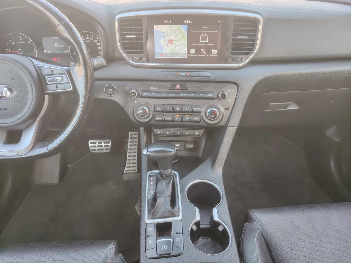 Car image 18
