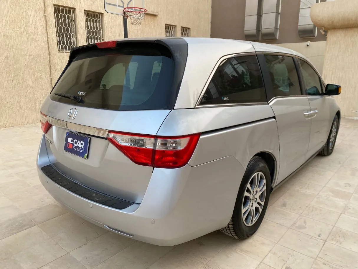 Car image 5