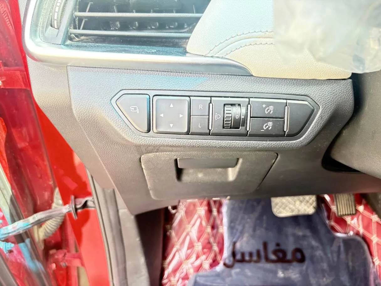 Car image 24