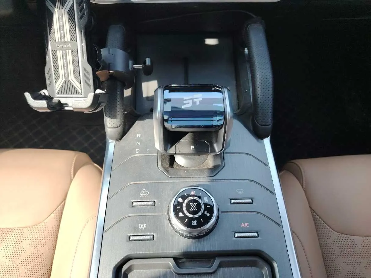 Car image 18