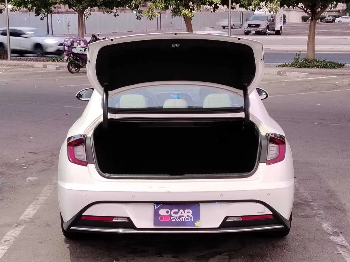 Car image 24