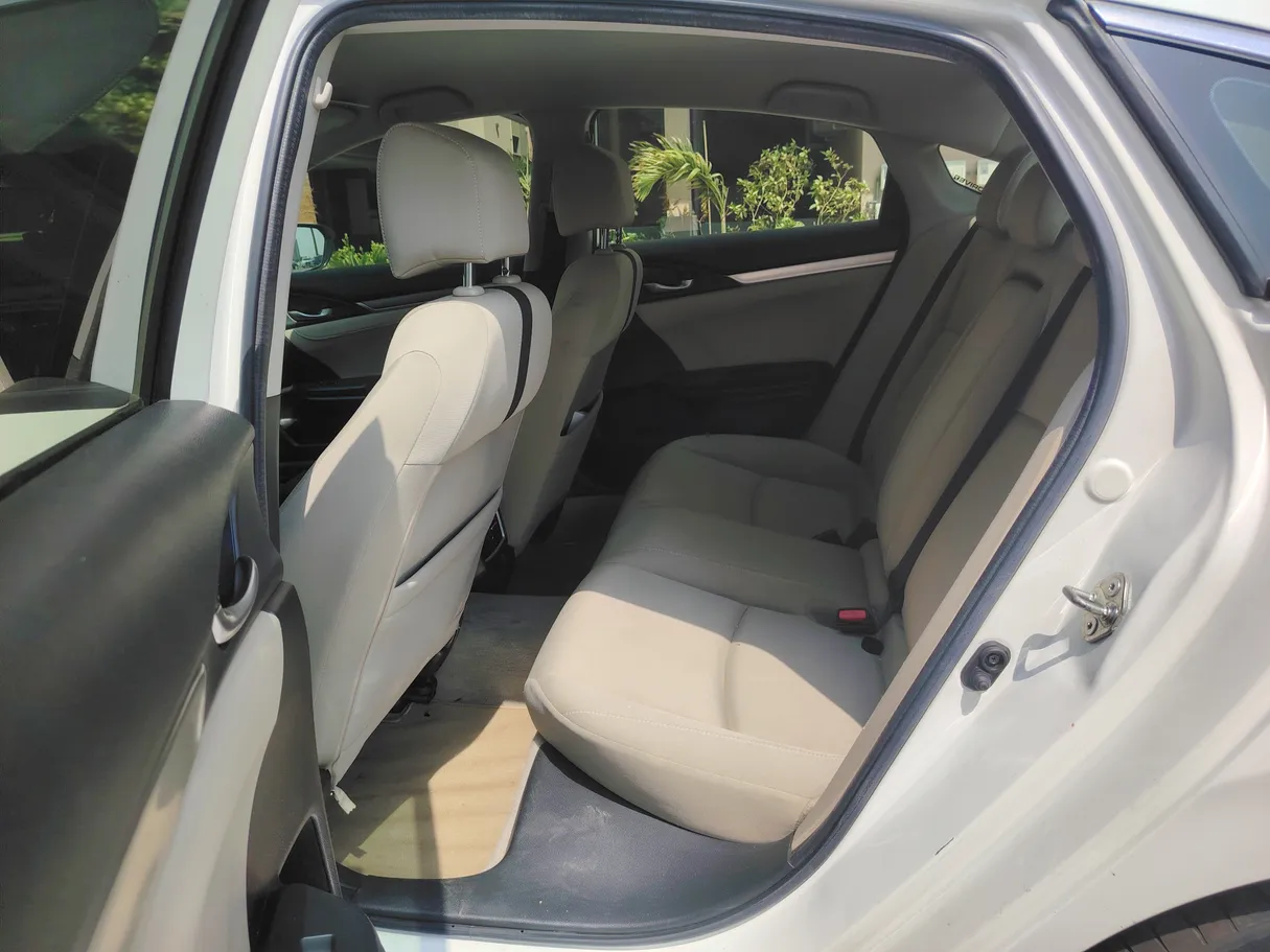 Car image 15