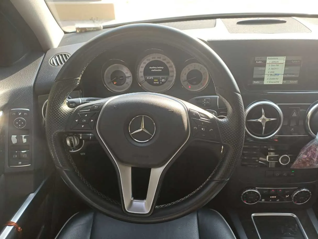 Car image 14