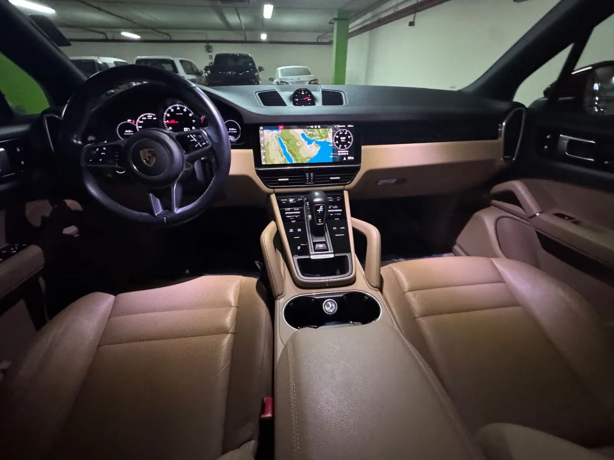 Car image 14