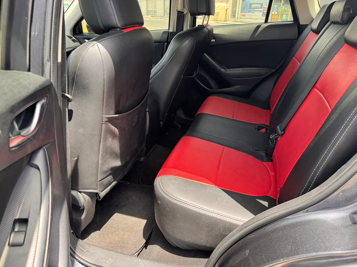 Car image 9