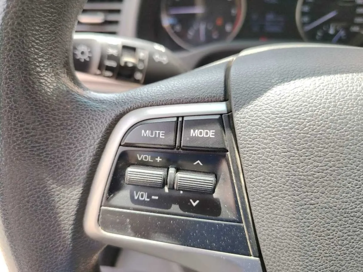 Car image 40