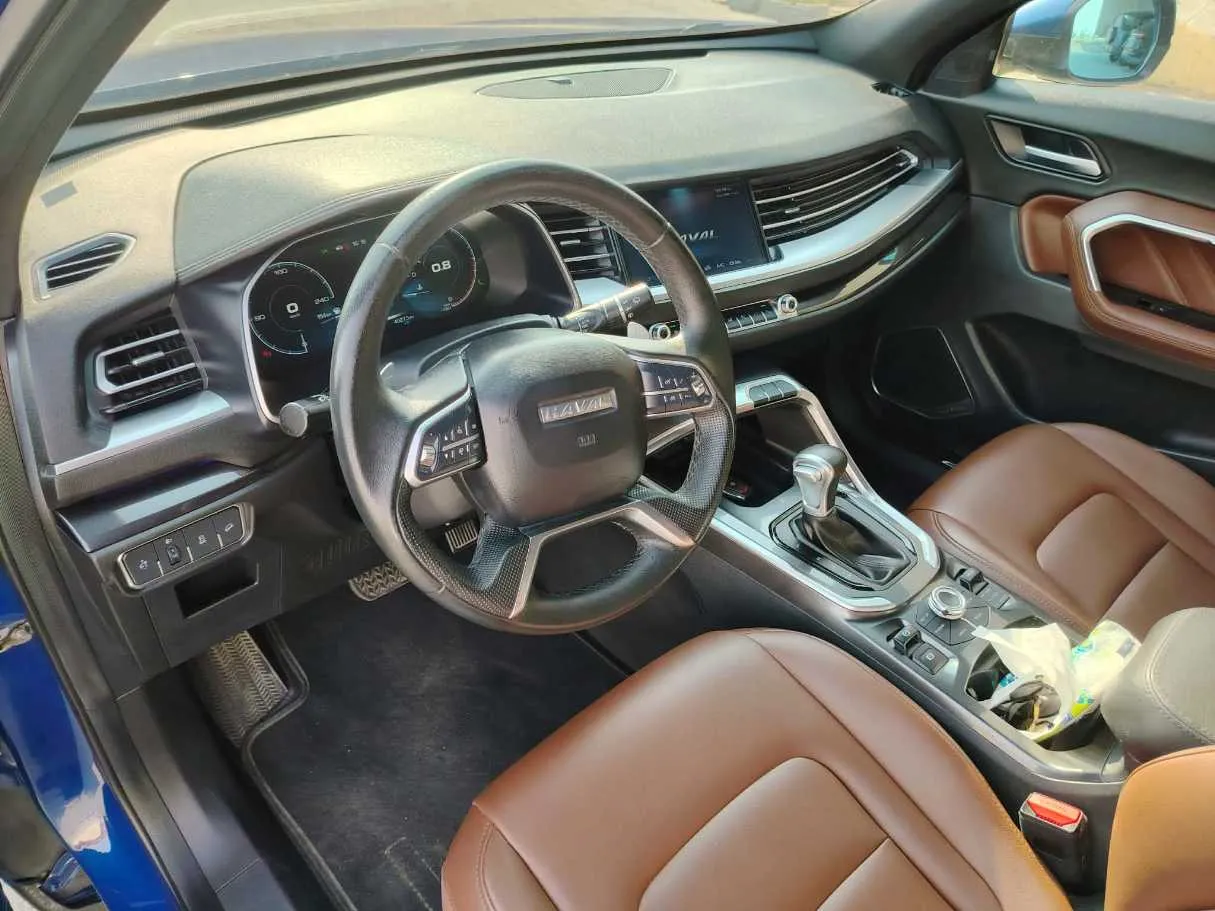 Car image 12