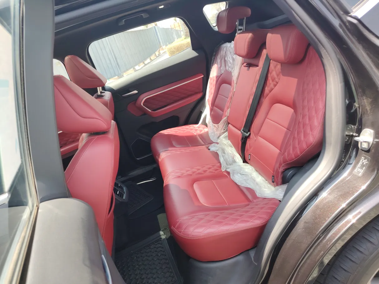 Car image 15