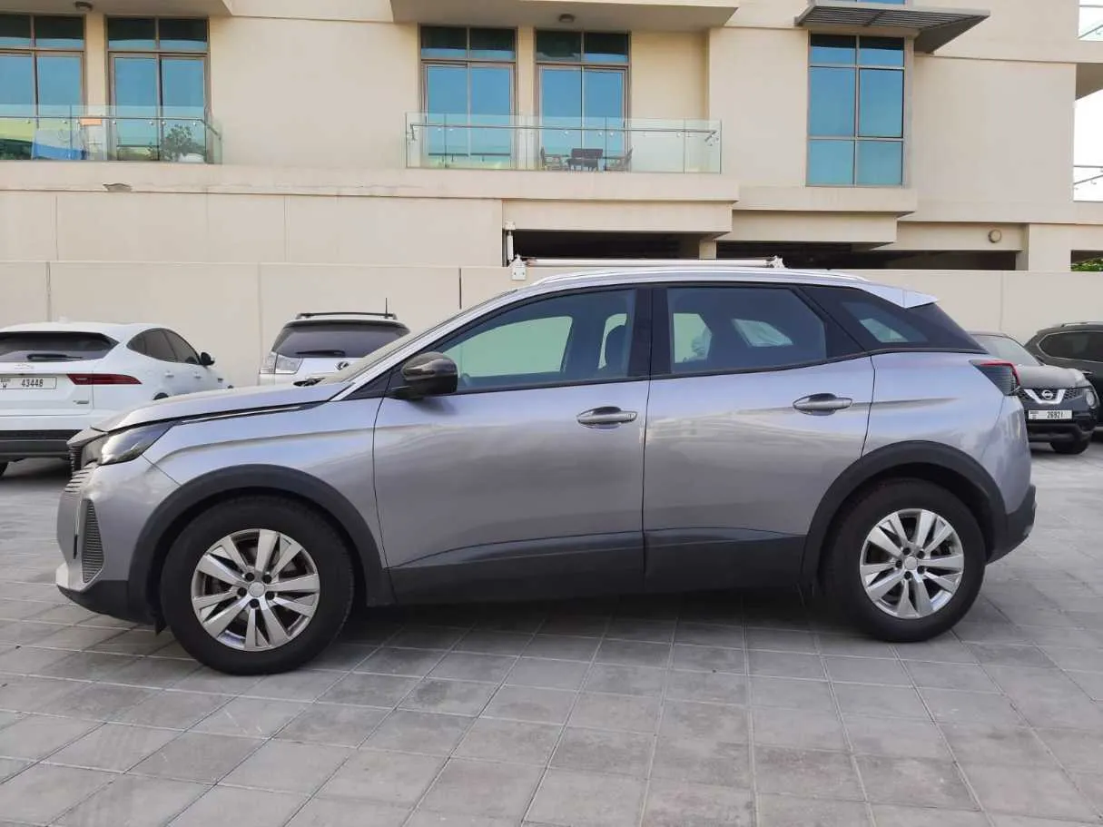Car image 4