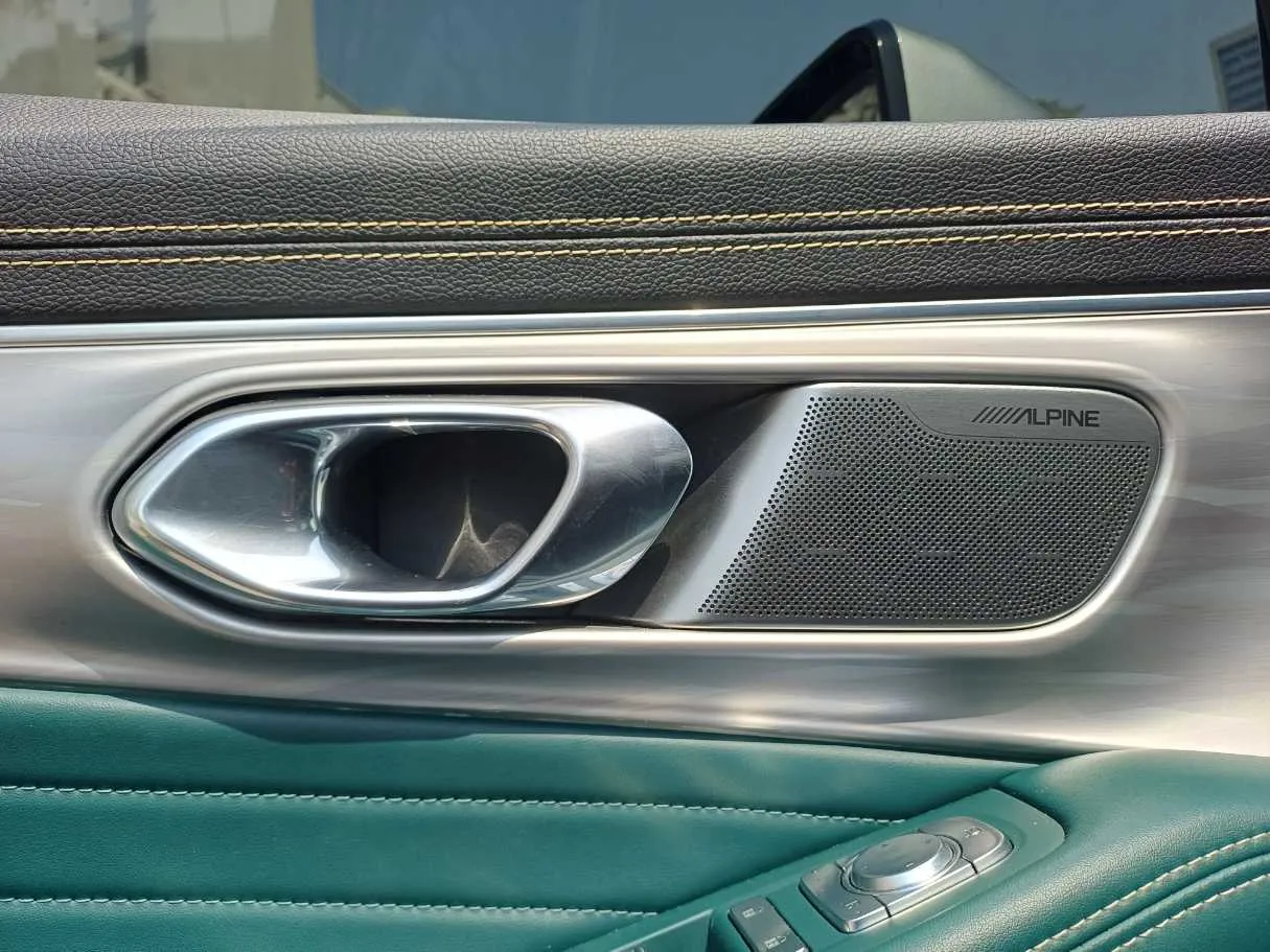 Car image 21