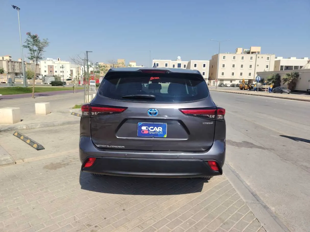 Car image 6