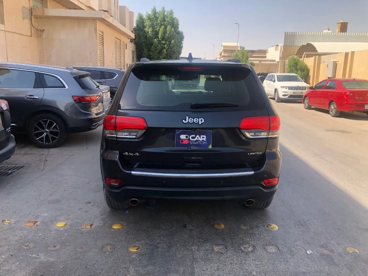 Car image 6
