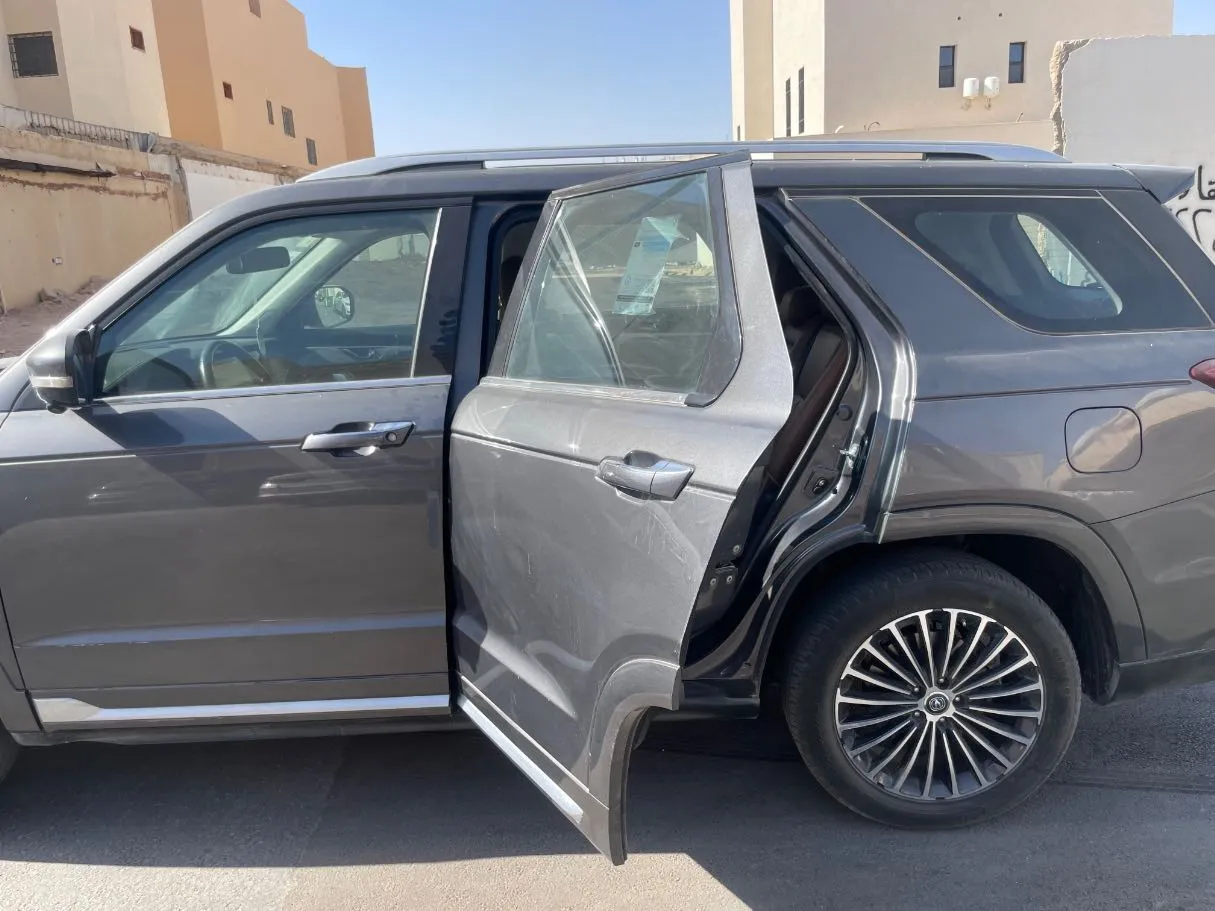 Car image 16