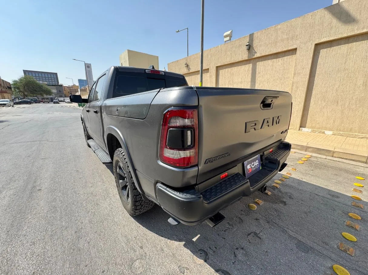 Car image 7
