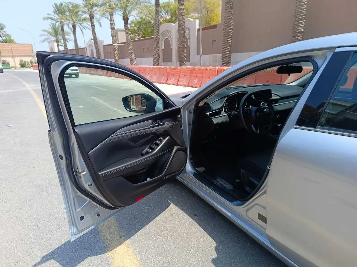 Car image 8