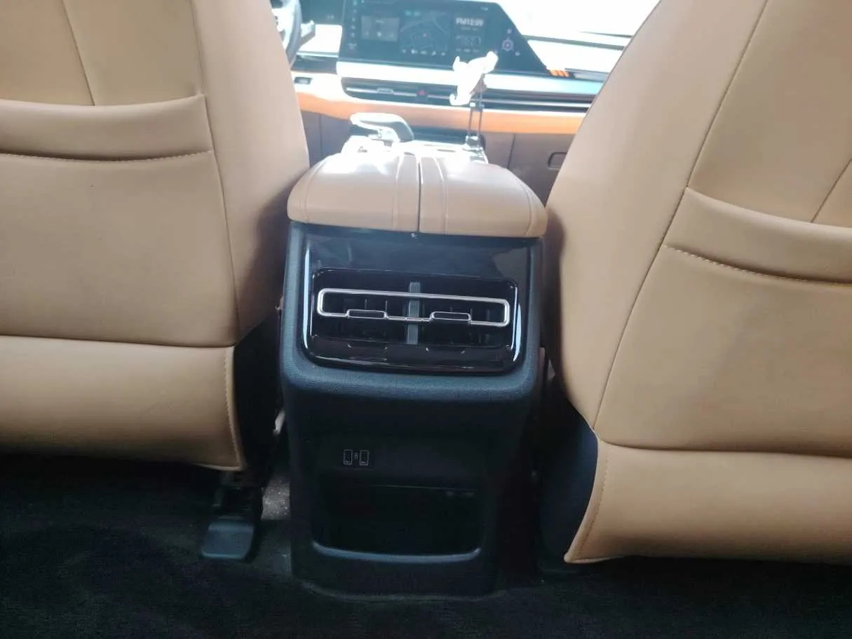 Car image 33
