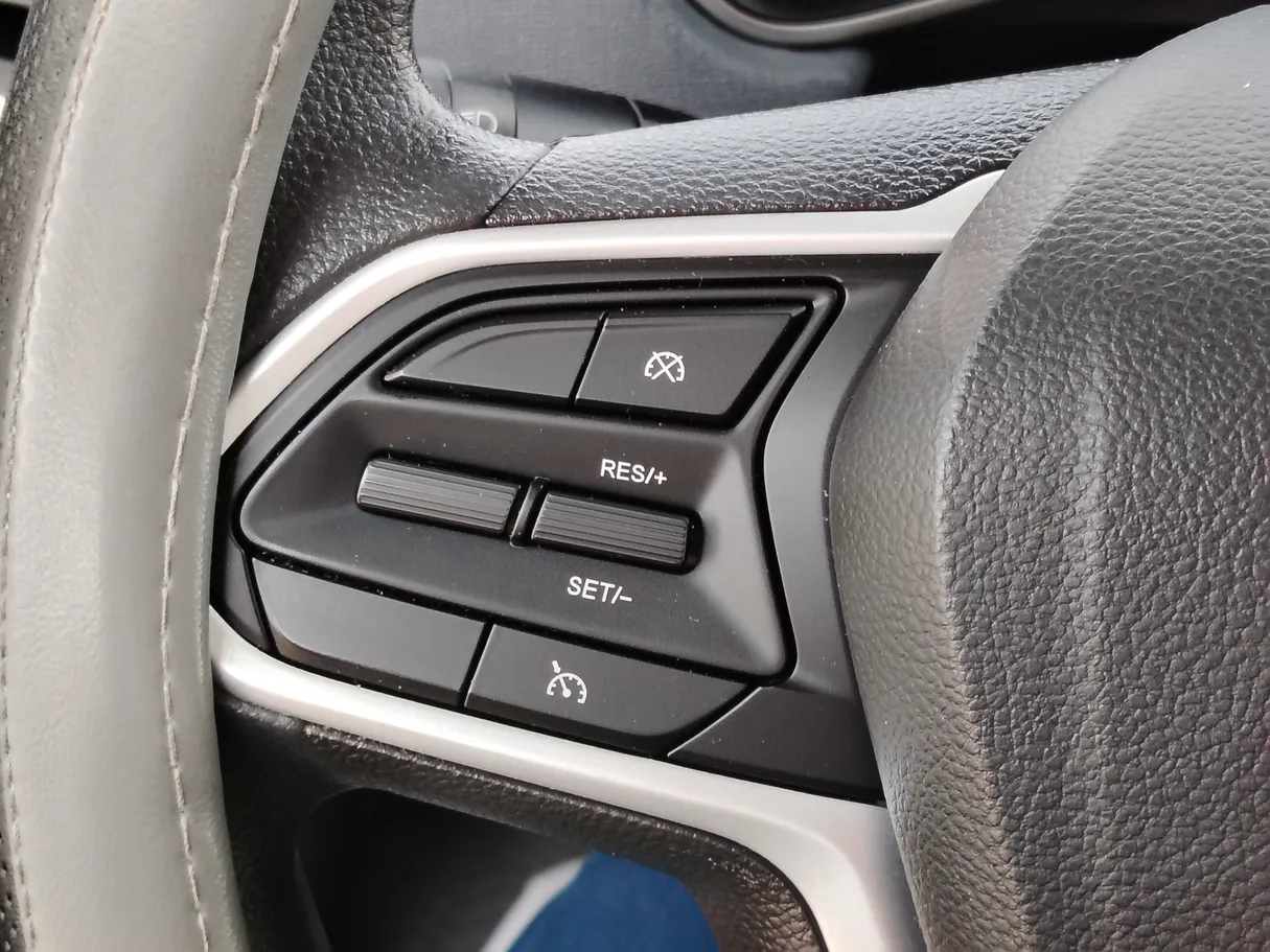 Car image 26