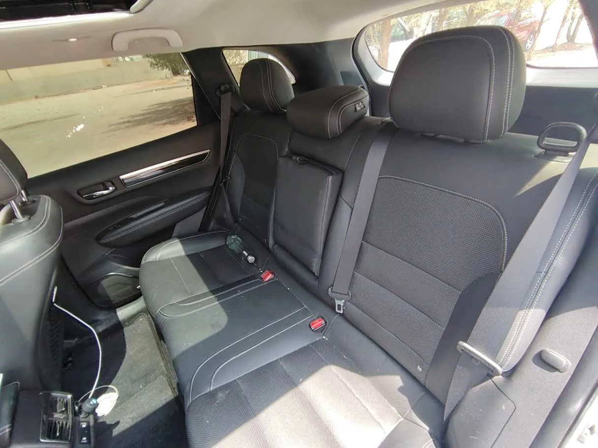 Car image 17