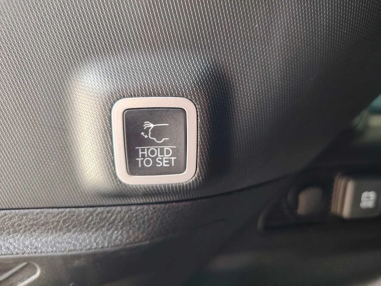 Car image 36