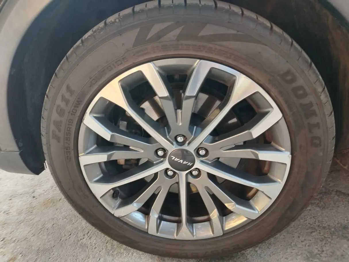 Car image 11