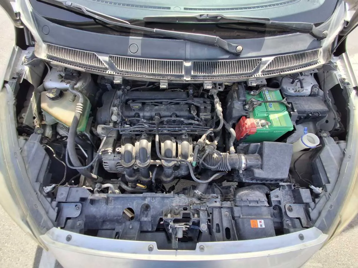 Car image 18