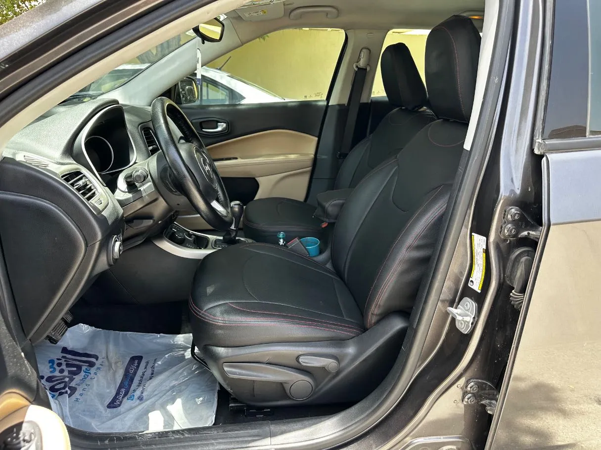 Car image 13