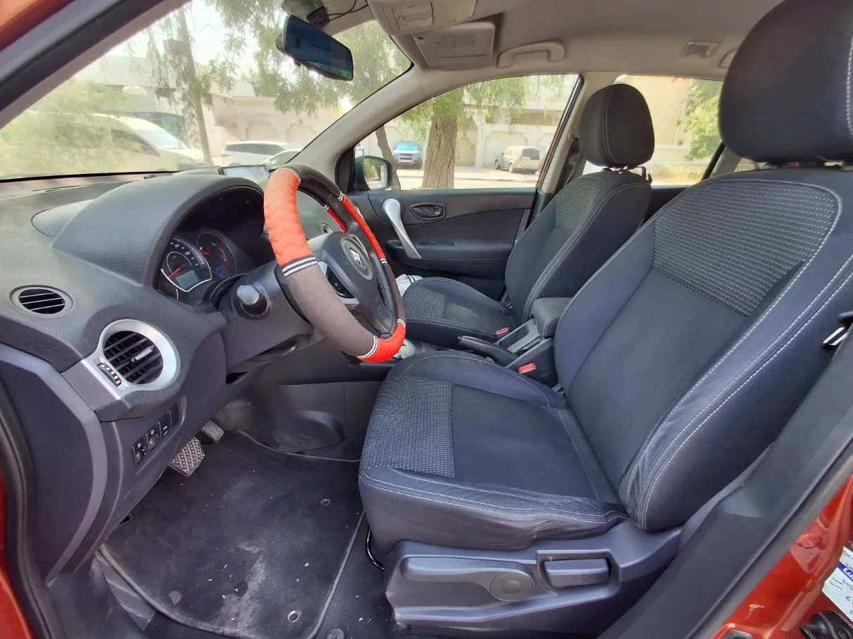 Car image 12