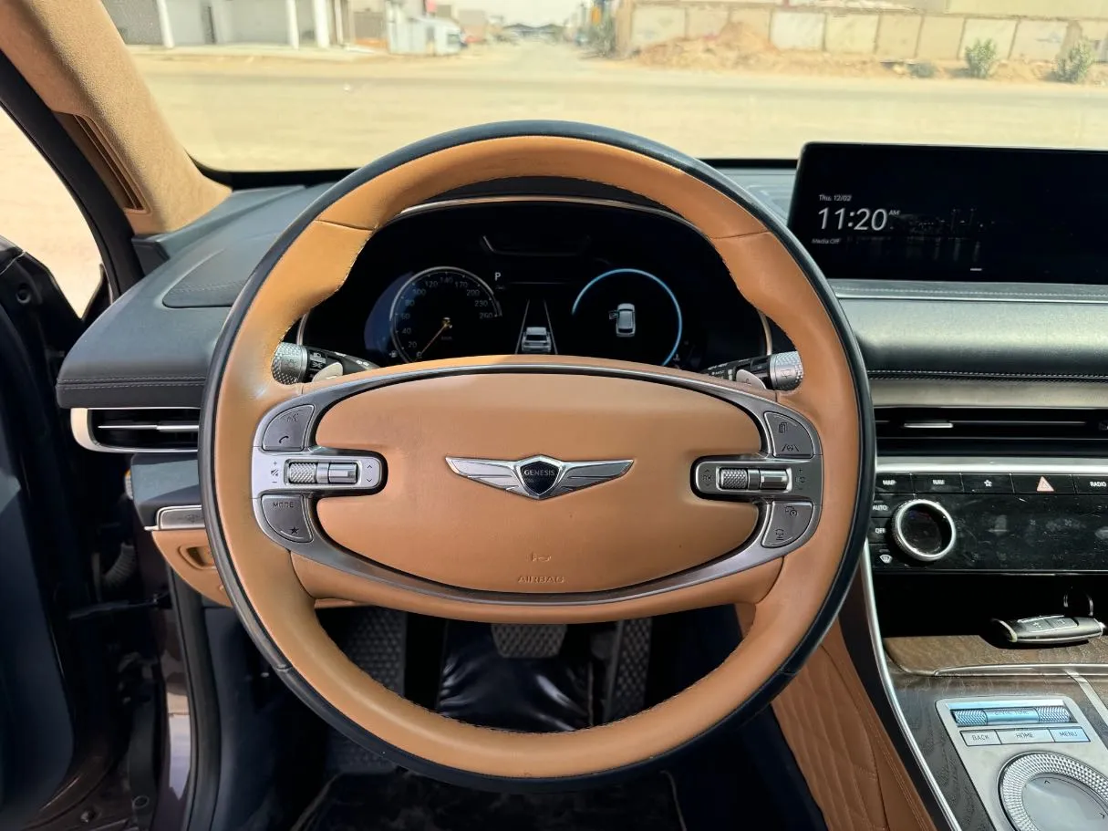 Car image 13