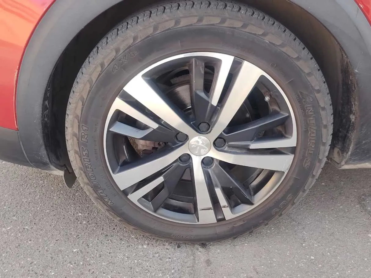 Car image 10