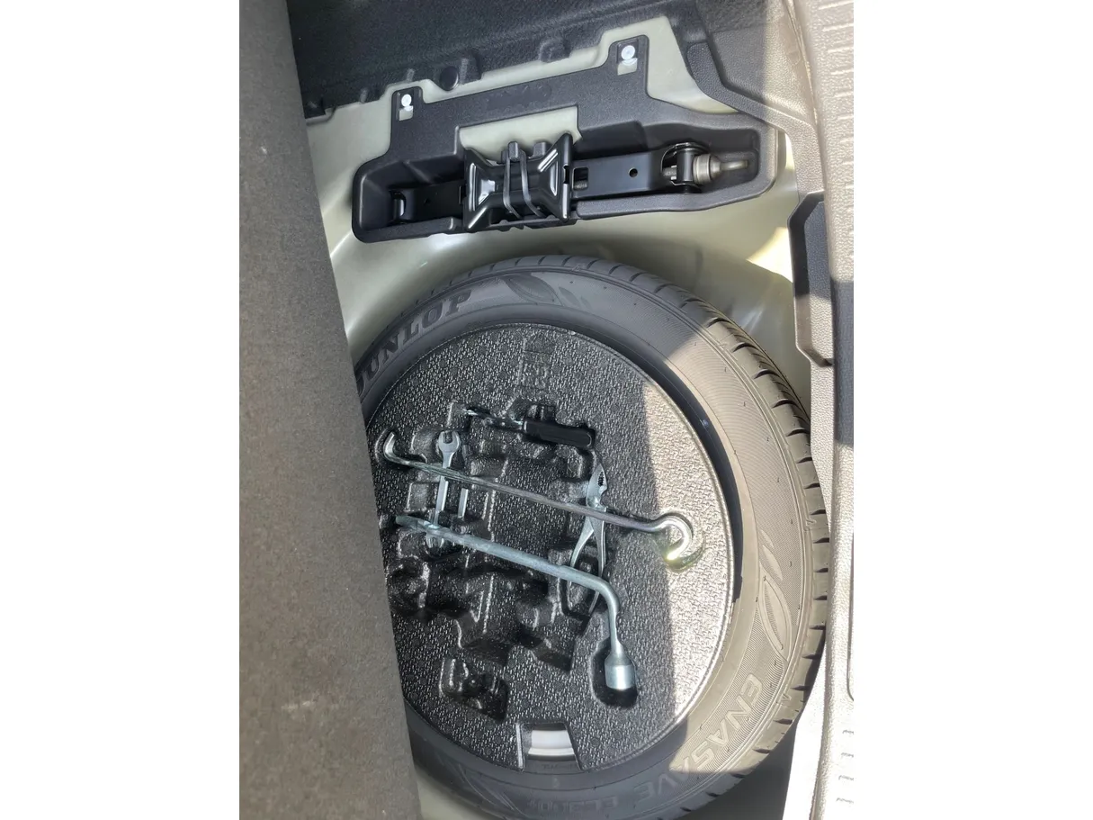 Car image 23