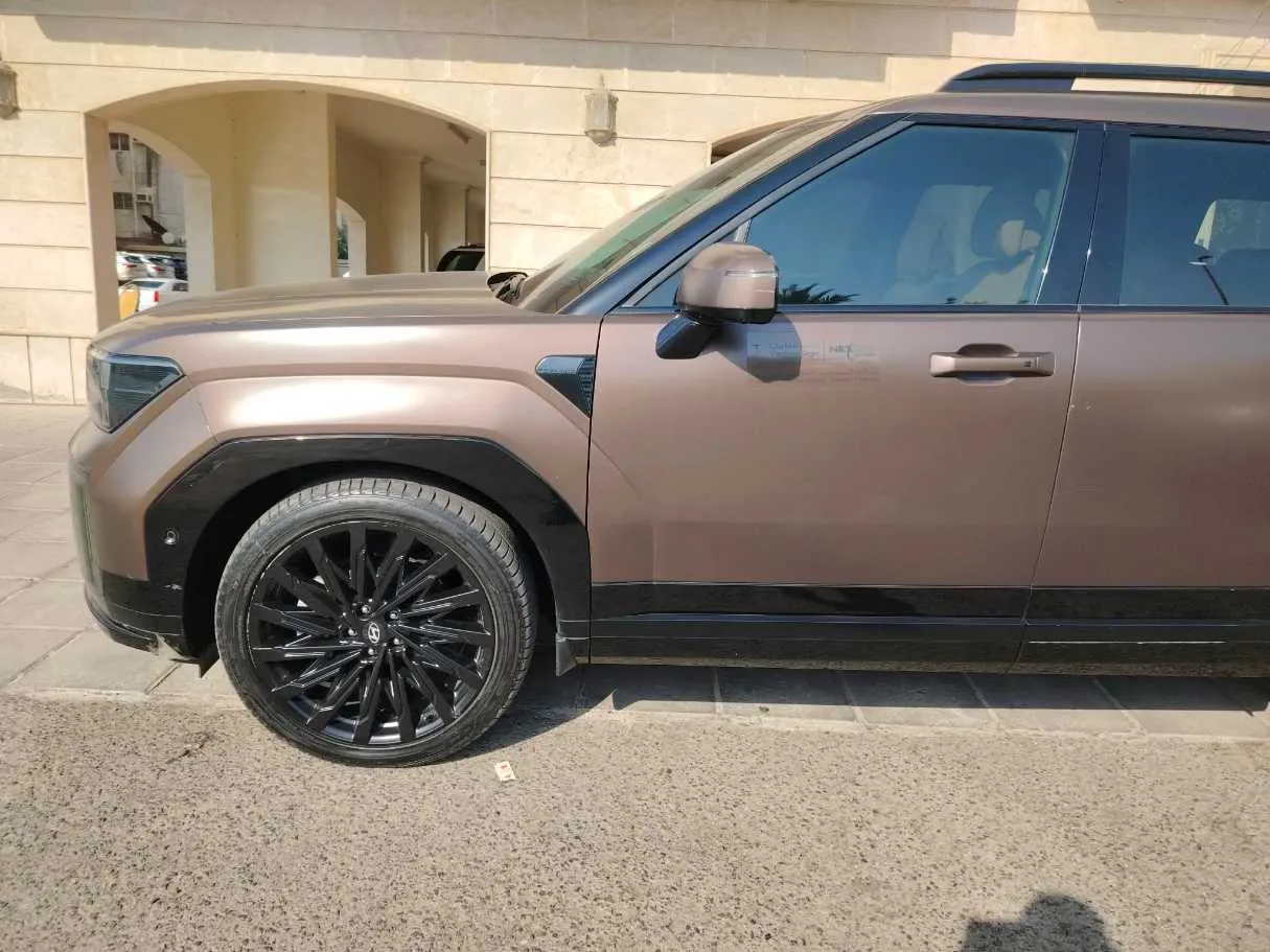 Car image 9