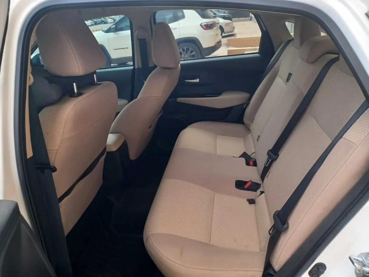 Car image 14