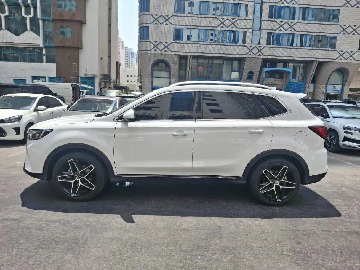 Car image 8