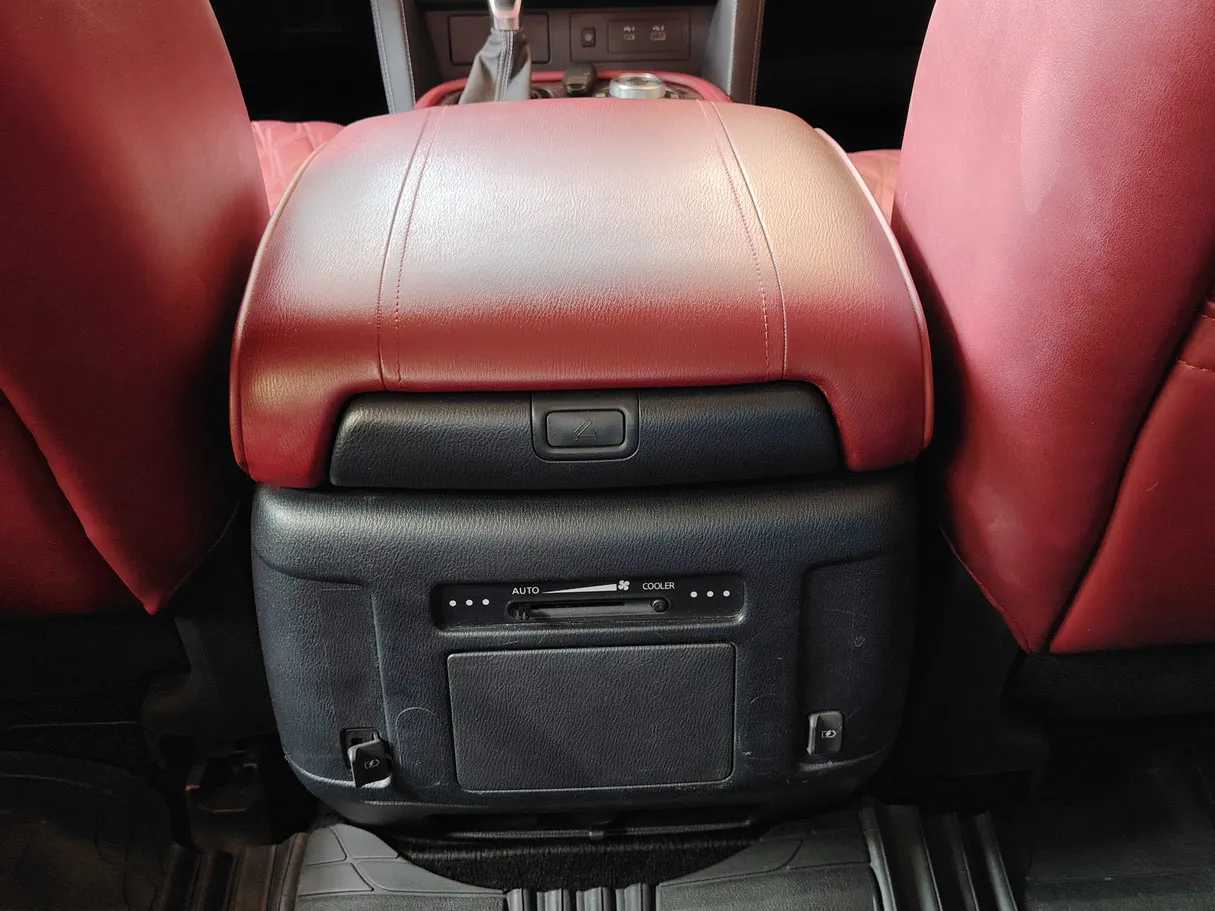 Car image 35