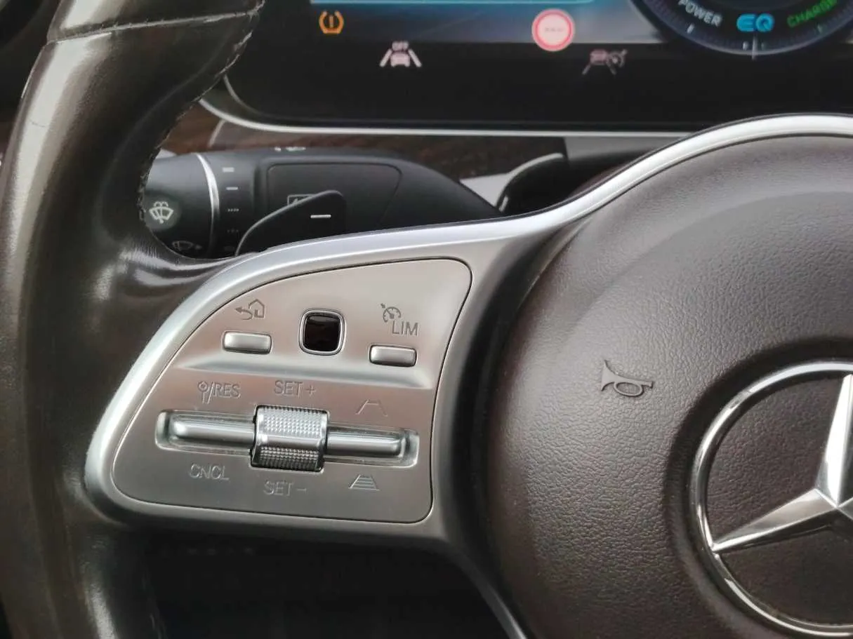 Car image 32