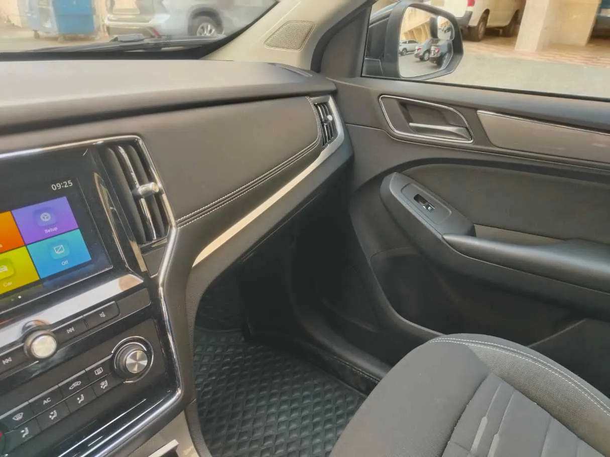 Car image 30