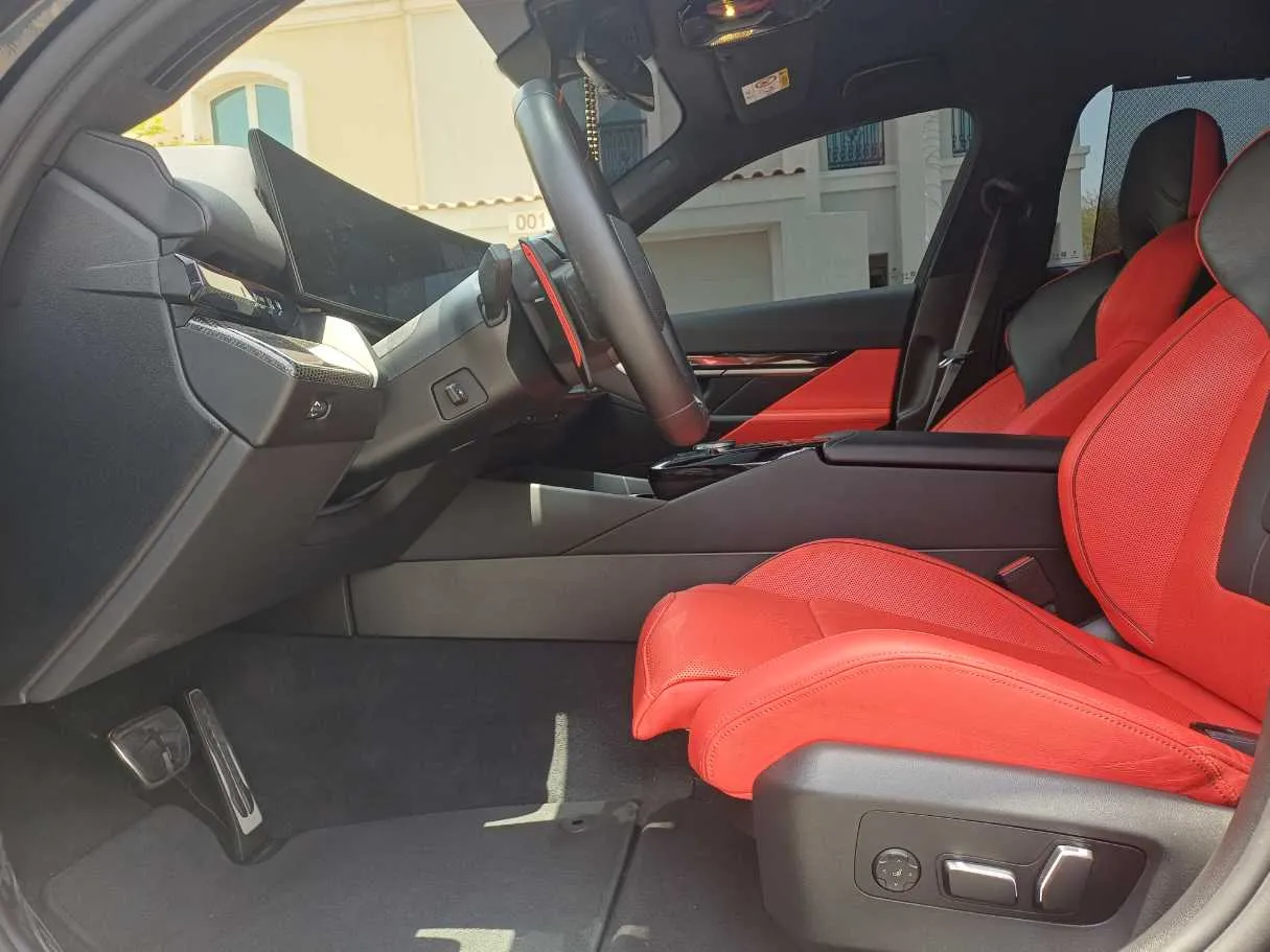 Car image 12