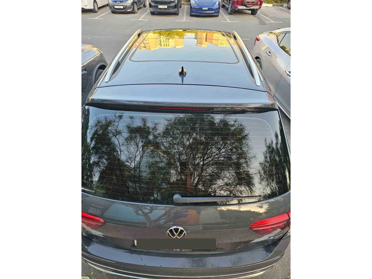Car image 30