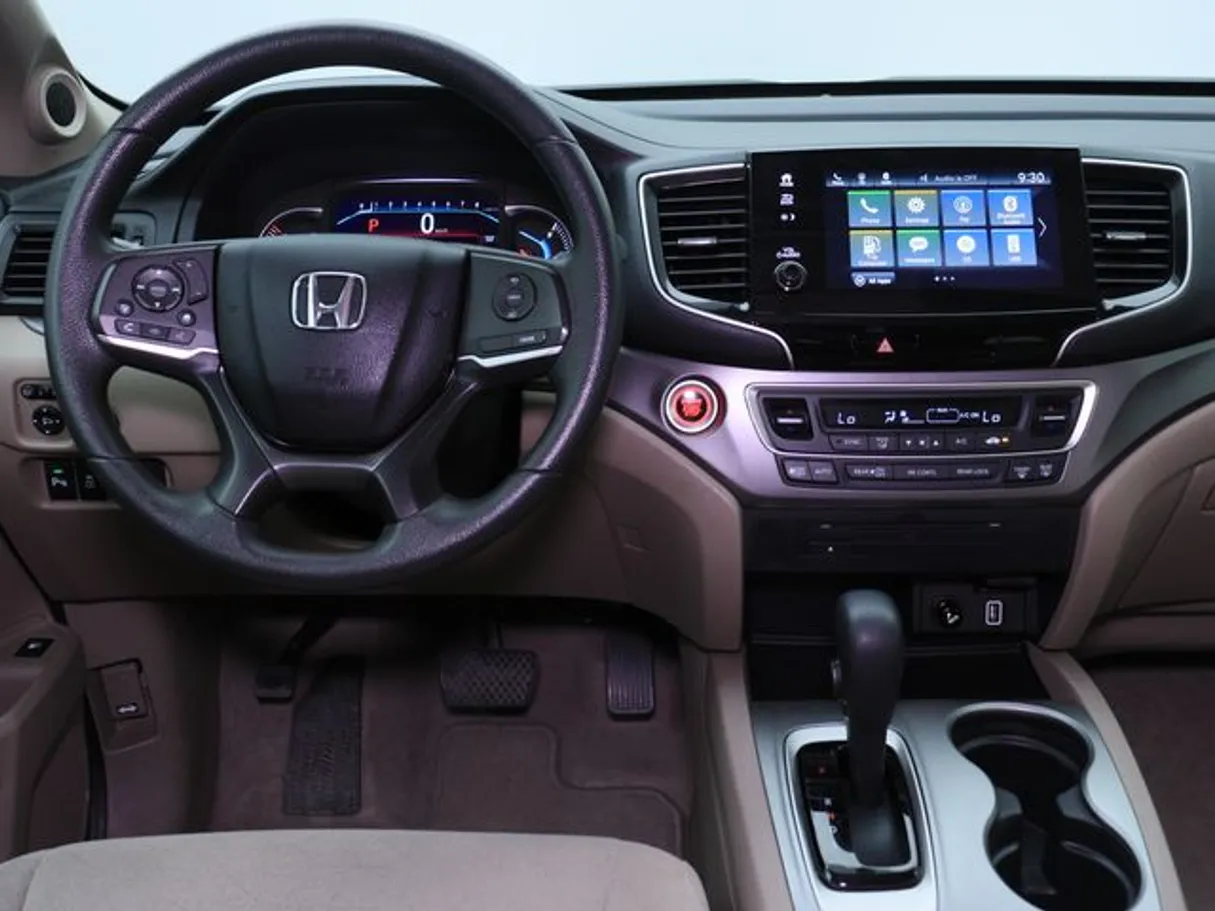 Car image 15