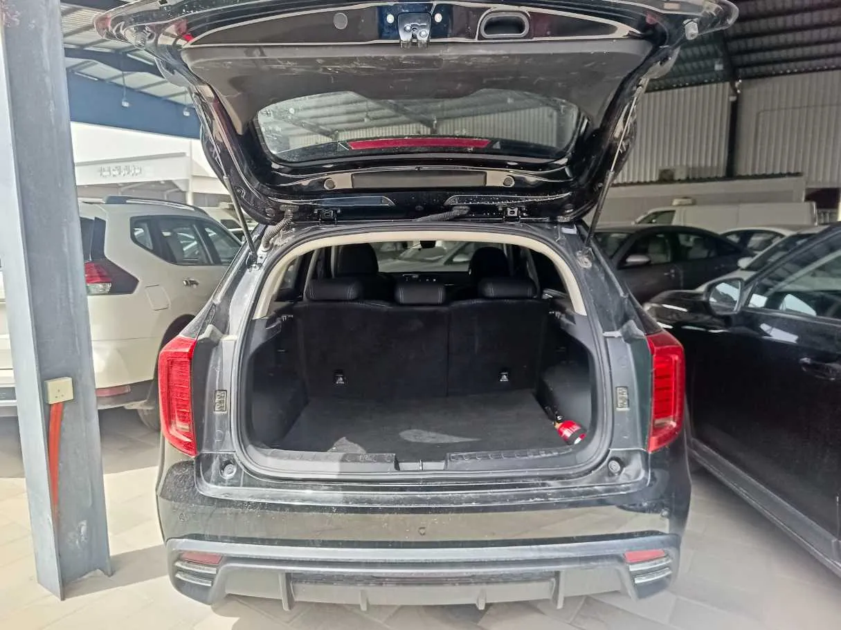 Car image 25