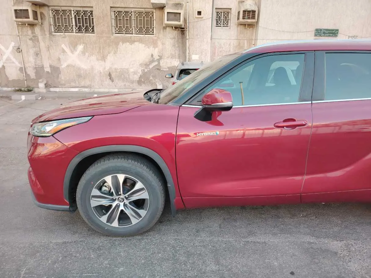 Car image 9
