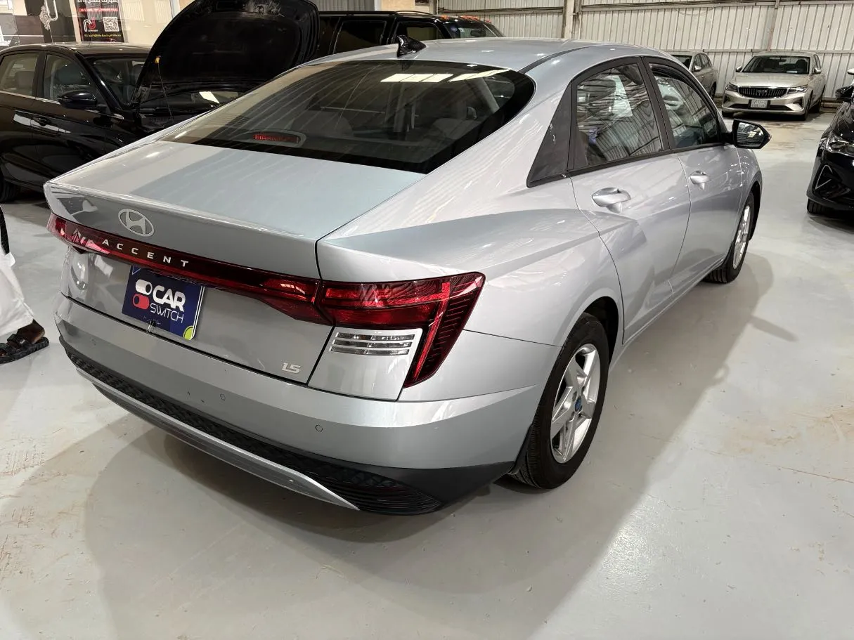 Car image 5