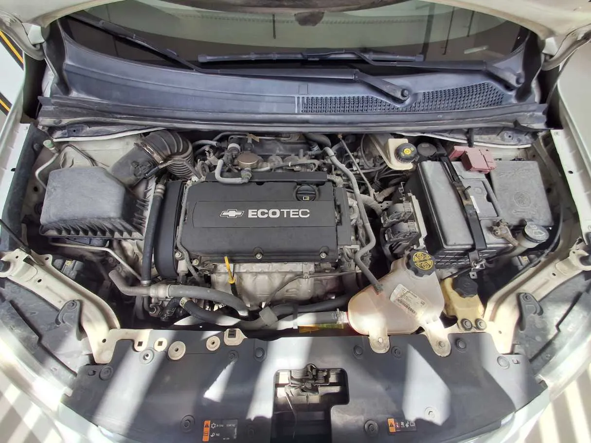 Car image 19
