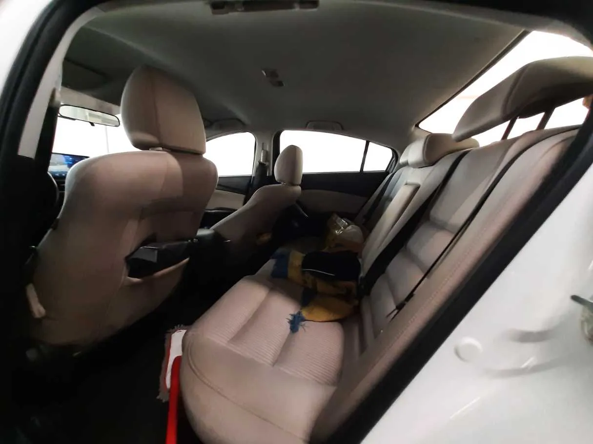 Car image 16
