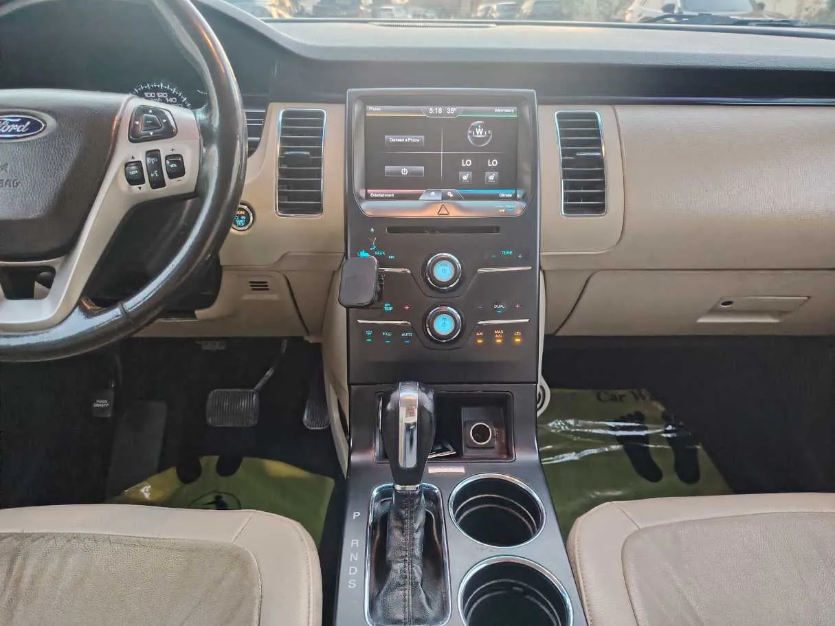 Car image 18