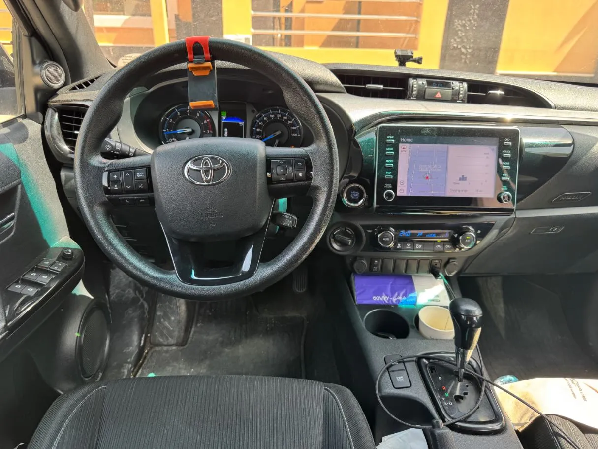 Car image 17