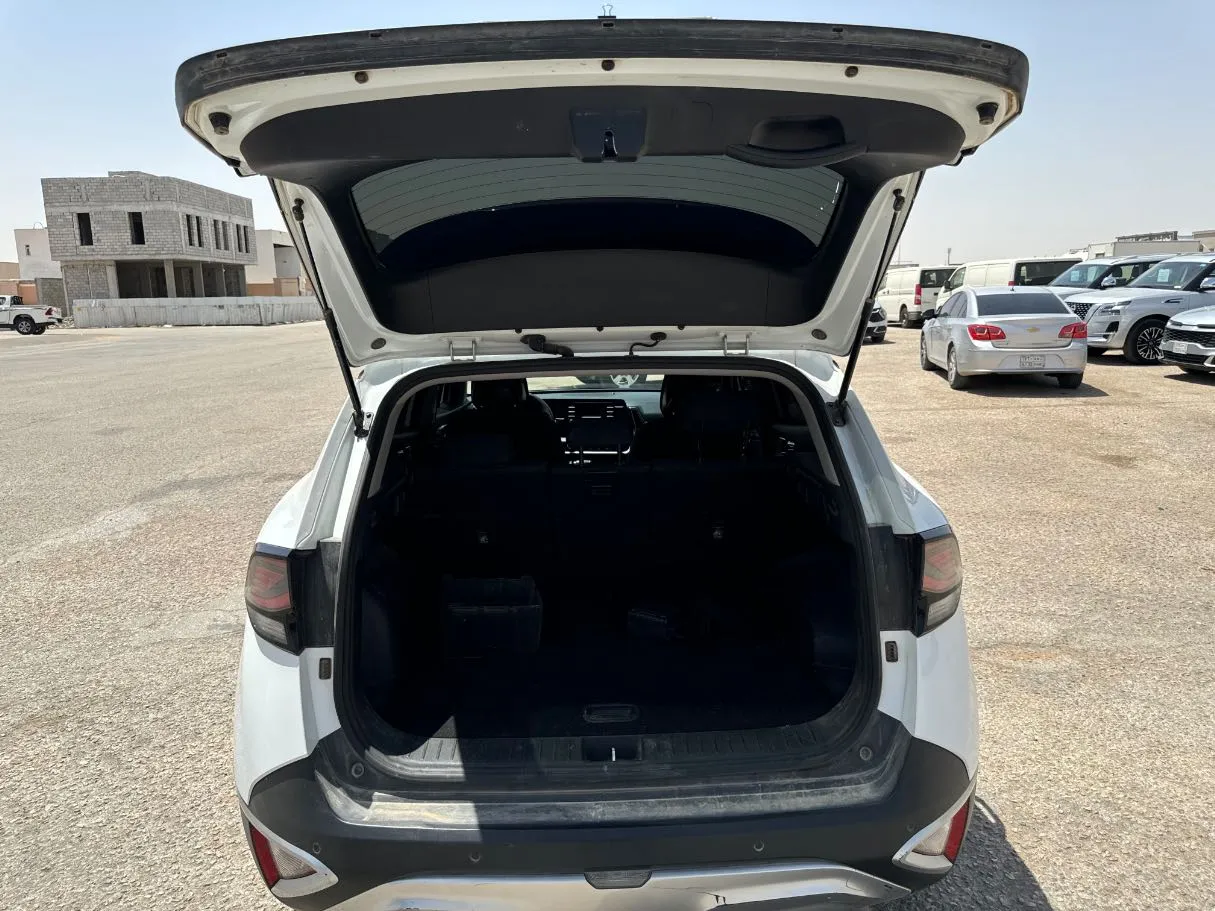 Car image 20